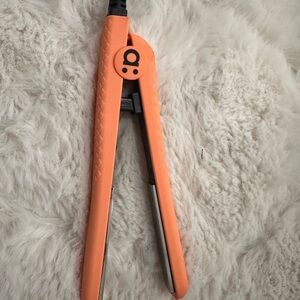Amika Black Hair Tool